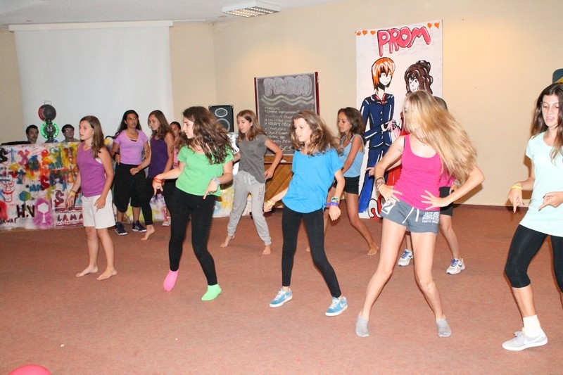 Village Camps International Summer Camp Leysin, Switzerland 2026-08-15 https://www.villagecamps.com/journals_admin/images/701-21-prom night (150).jpg